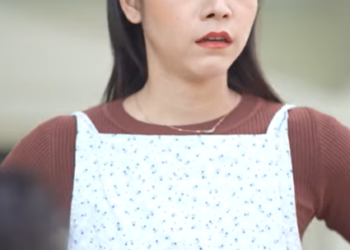 A1201022 ร้านอาหารอะไร เอาแมลงสาบมาให้ลูกค้ากิน