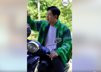 B1401004 ใจสลาย!! ไรเดอร์มาส่งอาหาร เจอแฟนบริการเสี่ยอยู่ในสระ EP