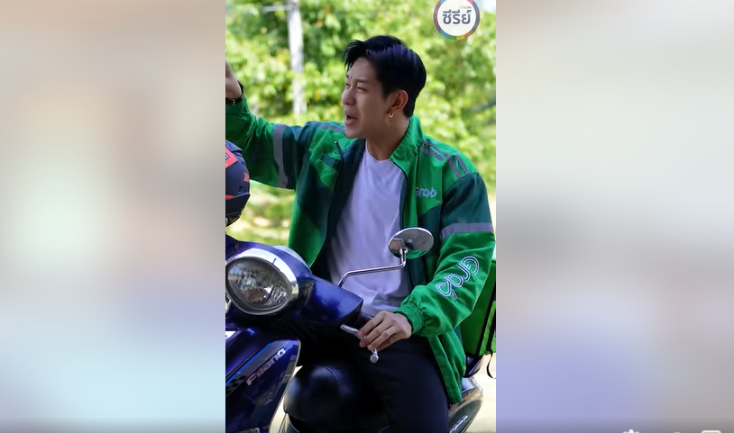 B1401004 ใจสลาย!! ไรเดอร์มาส่งอาหาร เจอแฟนบริการเสี่ยอยู่ในสระ EP