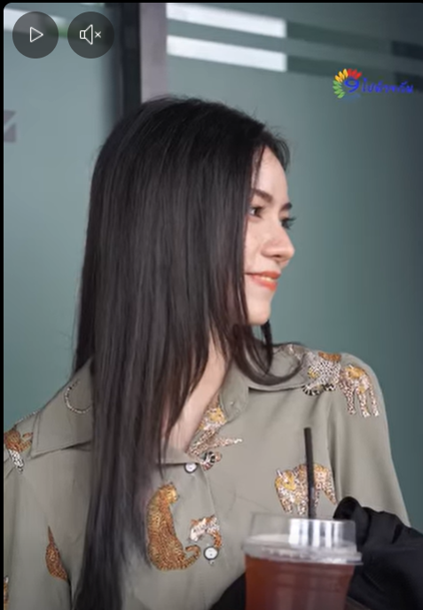 K1501071 ถ้าอยากได้ฉันเป็นแฟน ถอดเสื้อรอตรงนี้จนกว่าฉันจะกลับมา