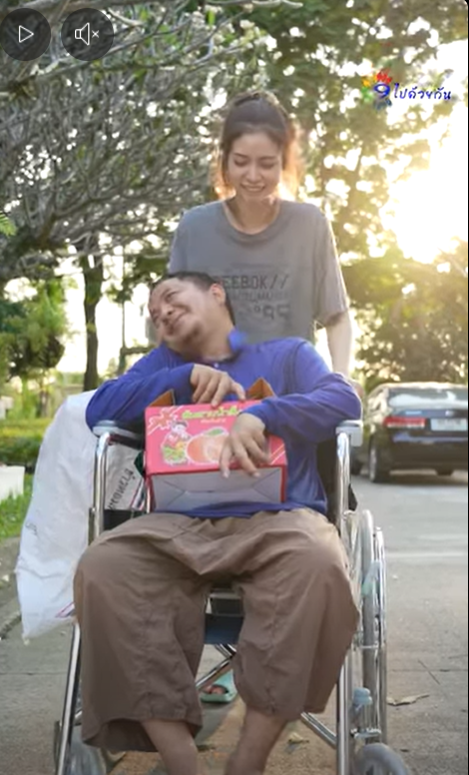 K1501068 น้องเขาสติไม่ดี หนูขอกล่องในมือพี่ไปขายได้ไหมคะ 626030005155236 part2